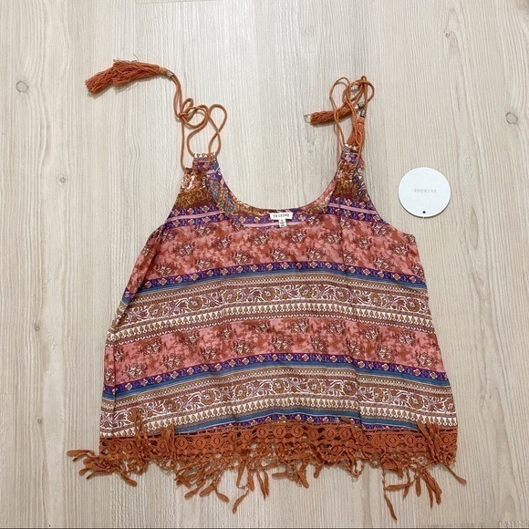 En Creme Tops - NWT en creme BOHO style Tank Top
